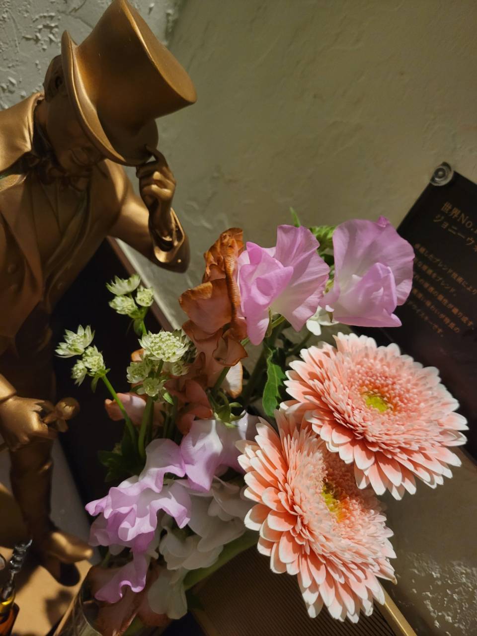 西葛西　バー　クロシェット　久々に生花を飾りました。